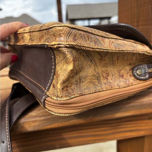 GUC! Relic Vintage Paisley Leather Gold Crossbody Bag - Picture 9 of 14